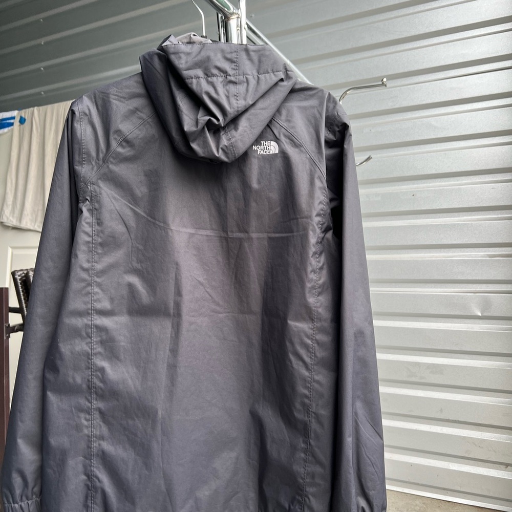 Black Northface windbreaker XL kids sizing - Picture 3 of 3